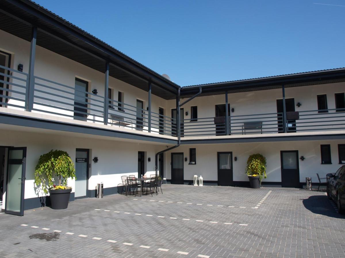 Gaestehaus Strauss Rodgau Bagian luar foto